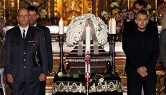 �estná strá� u rakve Pavla Landovského. Jeho poh�eb se uskute�nil v pátek...