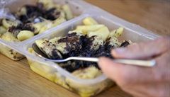 Mno�ství �i�ek, které rekordman spo�ádal, odpovídá zhruba dvanácti ob�d�m.