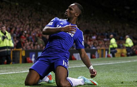 Didier Drogba z Chelsea oslavuje vstelenou branku.