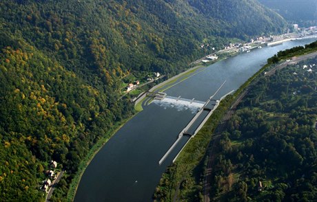 Vizualizace plavebního stupn Dín. Ten je podle editelství vodních cest nejdleitjí stavbou na labské vodní cest k jejímu plnému a ekonomickému plavebnímu vyuití.