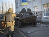 Na klid kolem ukrajinských voleb dohlíí armády i s obrnnými vozidly.