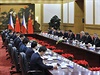 Miloš Zeman, čínský prezident Si Ťin-pching a další hodnostáři ve Velkém sálu...