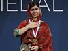 Malala Yousafzai pi pedávání Medaile za svobodu