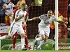 Karim Benzema oslavuje branku do sít Liverpoolu
