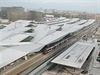 Pro Wien Hauptbahnhof jsou typické prohnuté ocelové střechy. Stavba začala už v...