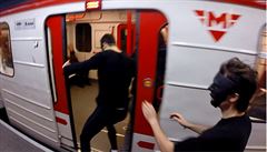VIDEO: Prask metro pokoeno. Bci v maskch ale chtj vc