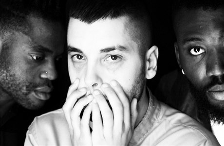 Young Fathers vystoupí na klubové noci Spotlight