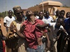 Postelený demonstrant. Protivládní boue v západoafrické Burkin Faso si...