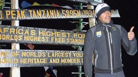 Albero Contador na vrcholu Kilimandára.