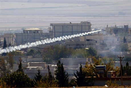 Raketa Islmskho sttu let na Kobani.