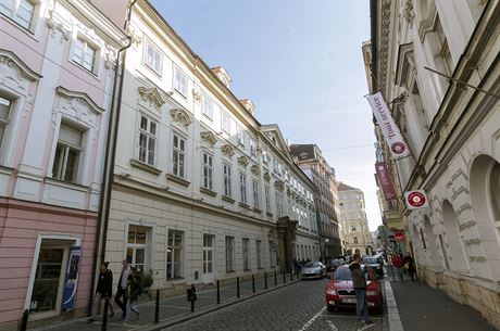 Kaunický palác v Panské ulici (vlevo) si pronajímá spolenost Copa. Smlouvu...