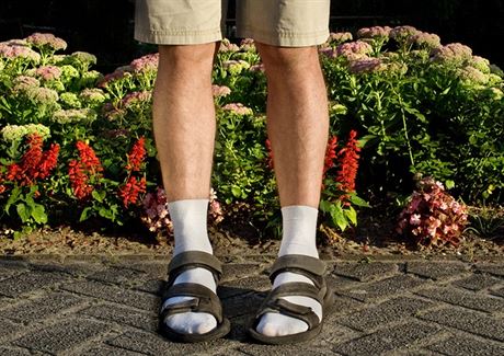 Ponožky v sandálech jsou módní hit. Škromach se může radovat, udává trend |  Design | Lidovky.cz
