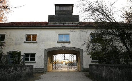 Z koncentraního tábora Dachau ukradli dvee hlavní brány