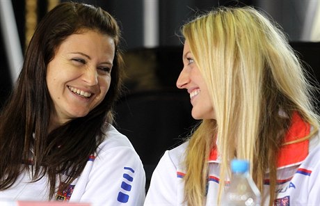 Lucie afáová (vlevo) a Petra Kvitová.