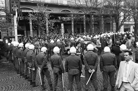 Demonstrace 28.íjna 1989 na Václavském námstí v Praze u píleitosti...