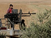 Vojci syrsk kurdsk armdy na voze s tkm kulometem.