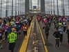 Momentka z newyorskho maratonu. Bci chvli po startu na Verrazano-Narrows...