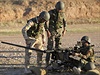 Kurdtí pemergové trénují s britskými vojáky.