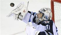 Brank Winnipegu Ondej Pavelec.