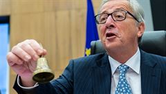 Jean-Claude Juncker zahájil první setkání své nové komise zvonekem. Byl...