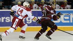 Úto�ník Slavie Marek Tomica (vlevo) a úto�ník Sparty Luká� Pech.