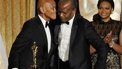 Bhem proslovu za Belafontem piel herec  Sidney Poitier.