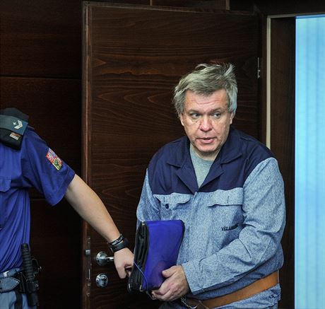 U Krajského soudu v Liberci zaal 12. listopadu soud s lékaem Jaroslavem...