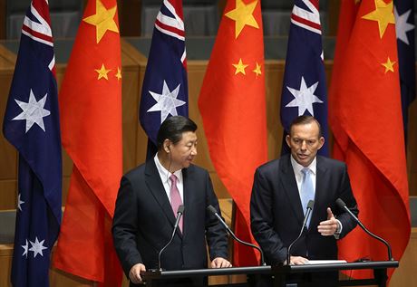 Australský premiér Tony Abbott a ínský prezident Si in-pching na jednání v...