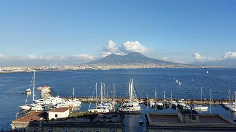 Neapol je urit msto s jedním z nejkrásnjích panoramat: pahorky, zastavné...