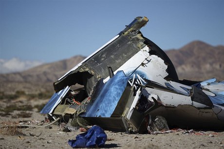 První ob. Pi zkuebním letu 31. íjna z kalifornské základny Mojave se raketoplán SpaceShipTwo roztrhal zejm vinou chyby v ovládání. Jeden z pilot havárii nepeil, druhý vyvázl s tkými zranními.