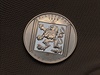 Mince má hodnotu 200 korun a jejím autorem je Jií Hanu.