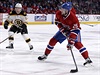 Útoník Montreal Canadiens Jií Seká (26) najídí s pukem v zápase proti...