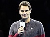V civilu. Roger Federer se pímo na kurtu omlouval divákm.