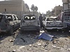 Místo bombového útoku v Bagdádu, pi nm zemelo 14 lidí.