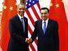 Americk prezident Barack Obama (vlevo) s nskm premirem Li Kche-chiangem.