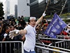 Hongkongské úady zaaly odklízet barikády z ásti protestního tábora.
