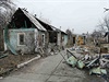 Válka na východ Ukrajiny - ostelováním zniený dm v Doncku.
