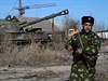 Ruský voják na vojenské základn ve východoukrajinském Perevalsku