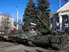 Vojenská vozidla v Perevalsku na východ Ukrajiny