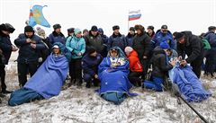 Trojice �len� posádky Mezinárodní vesmírné stanice, Rus Maxim Surajev, Ameri�an...