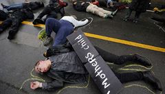 Vícemén� poklidný protest, p�ipomínající 100 dní od zast�elení Michaela Browna...