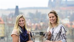 Zleva Andrea Hlaváková a Lucie Hradecká zapózovaly 10. listopadu v Praze s...