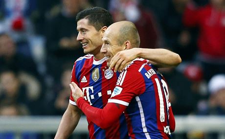 Fotbalist Bayernu Mnichov Robert Lewandowski a Arjen Robben.