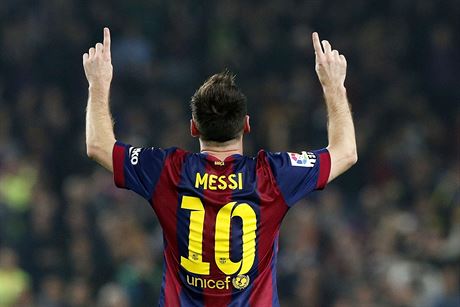 Lionel Messi slaví rekordní gól.