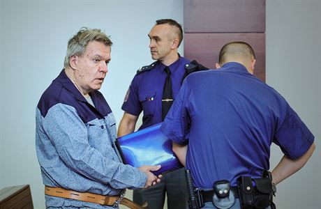 Len s lkaem Jaroslavem Bartkem u Krajskho soudu v Liberci 12. listopadu