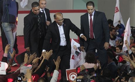 Pedvolebn sraz souasnho tuniskho prezidenta Munsifa Marzkho se svnmi...