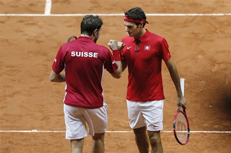 Finále tenisového Davisova poháru Francie - výcarsko: Wawrinka (vlevo) a...