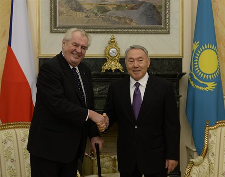 Hospodářský zázrak, chválil český prezident Miloš Zeman (vlevo) Kazachstán,...