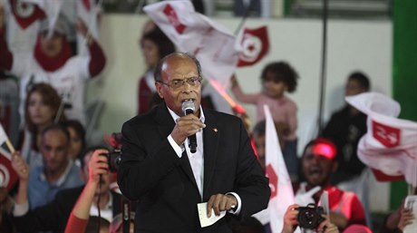 Souasný tuniský prezident Moncef Marzouki je druhým favoritem prvních...