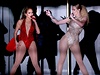 Jennifer Lopezová  a Iggy Azalea bhem vystoupení v provokativních kostýmech